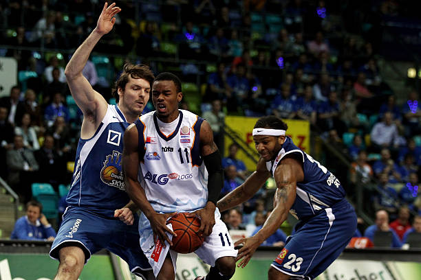 足球属于所 足球属于所